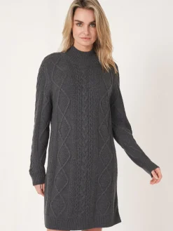 Best Sale Gebreide Jurk Met Opstaande Kraag En Kabelpatroon Van Merinowol Dames Jurken En Rokken