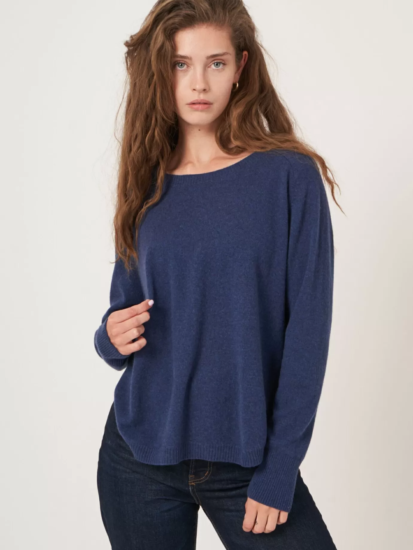 REPEAT cashmere Truien<Cashmere Boothalstrui Met Ronde Zoom Saffier