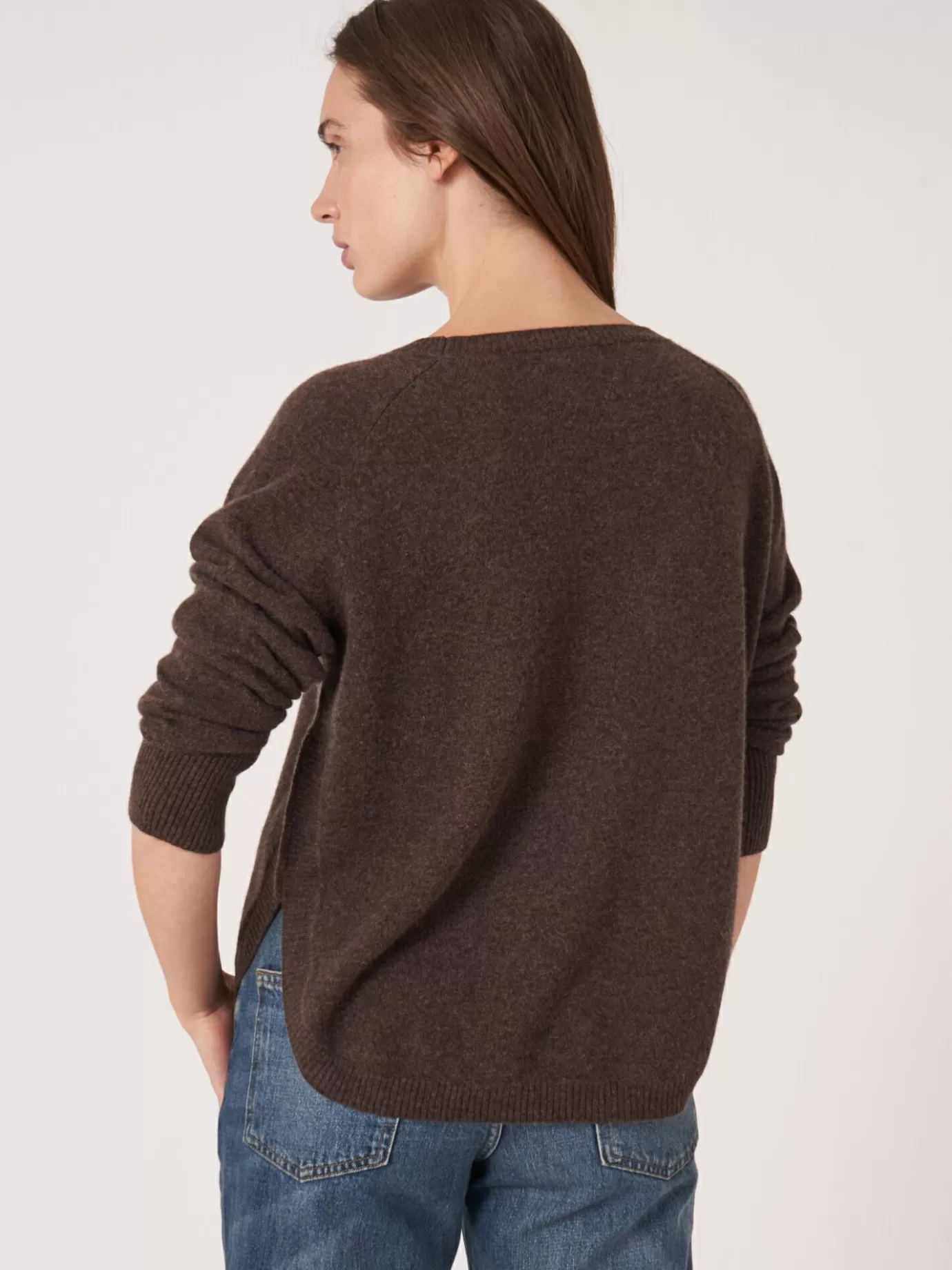 REPEAT cashmere Truien<Cashmere Boothalstrui Met Ronde Zoom Chocolade