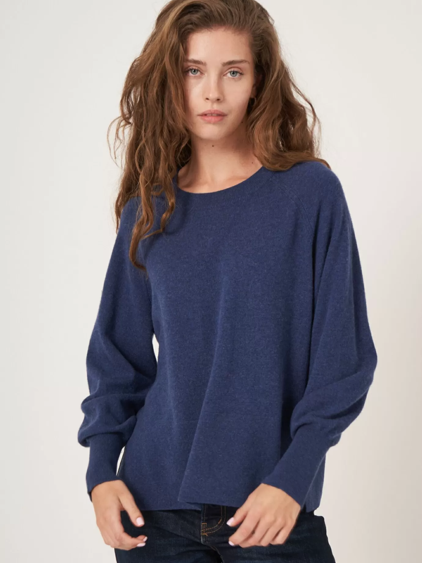 REPEAT cashmere Truien<Cashmere Raglan Trui Met Hoge Ribboord En Zijsplit Saffier