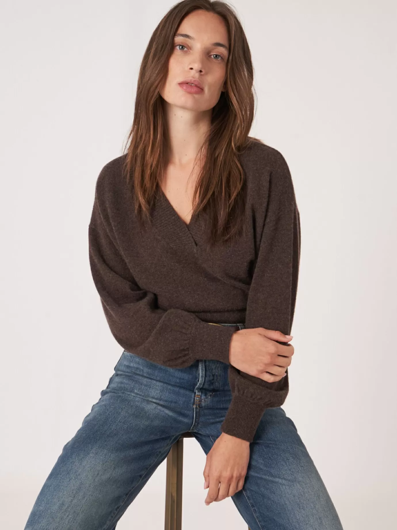 REPEAT cashmere Organic Cashmere<Cashmere Trui Met Diepe Geribde V-Hals Chocolade