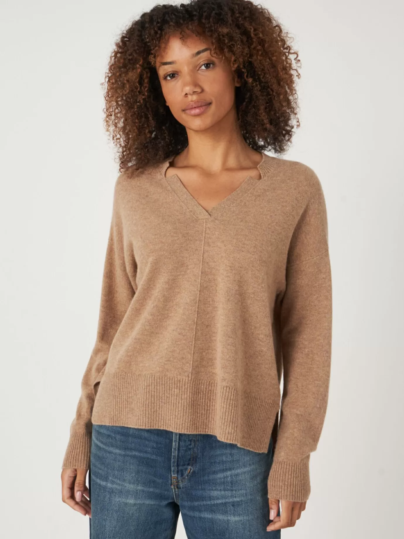 REPEAT cashmere Organic Cashmere<Cashmere Trui Met V-Hals En Zijsplitten Kameel