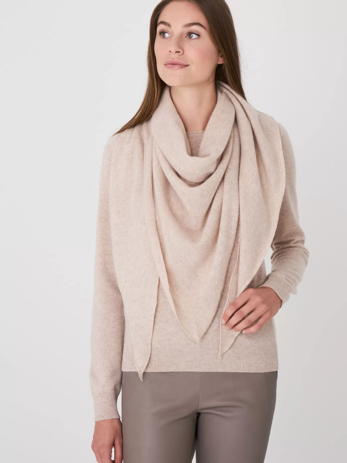 REPEAT cashmere Sjaals<Fijngebreide Organisch Cashmere Driehoekige Sjaal Beige