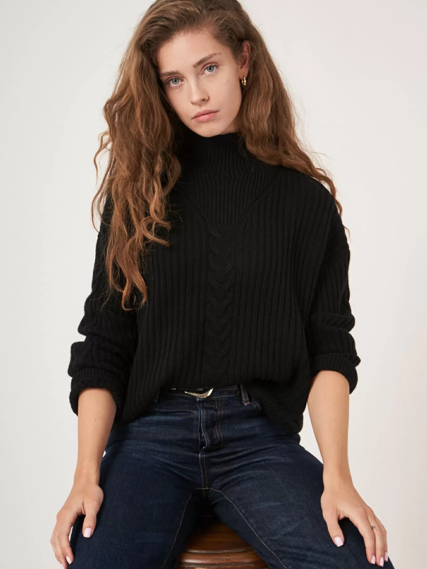 REPEAT cashmere Truien<Geribde Trui Met Hoge Kraag En Kabel Detail Zwart