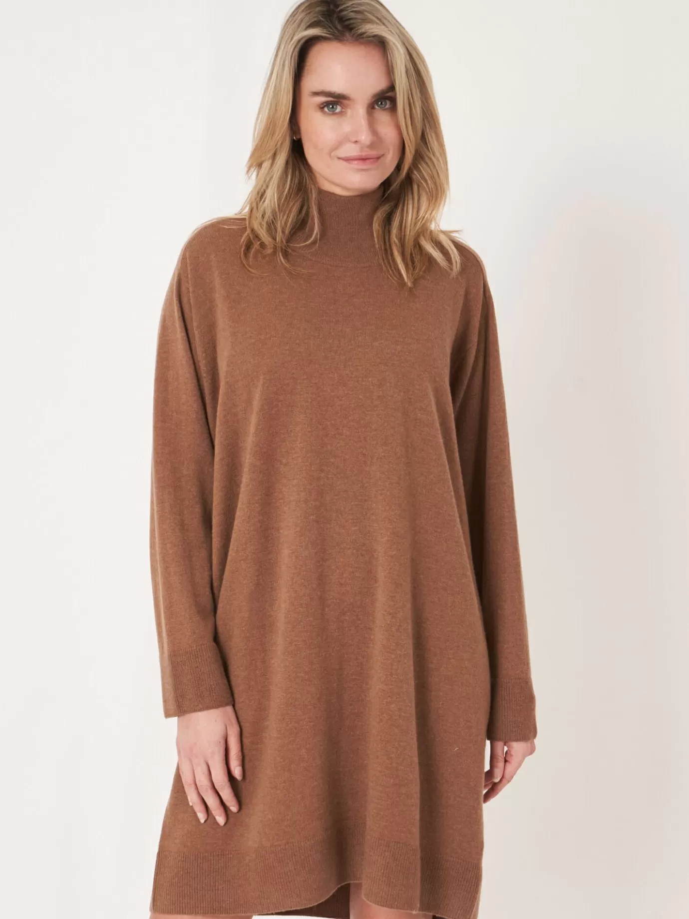 REPEAT cashmere Jurken En Rokken<Loose Fit Cashmere Gebreide Jurk Met Geribde Opstaande Kraag Hazel