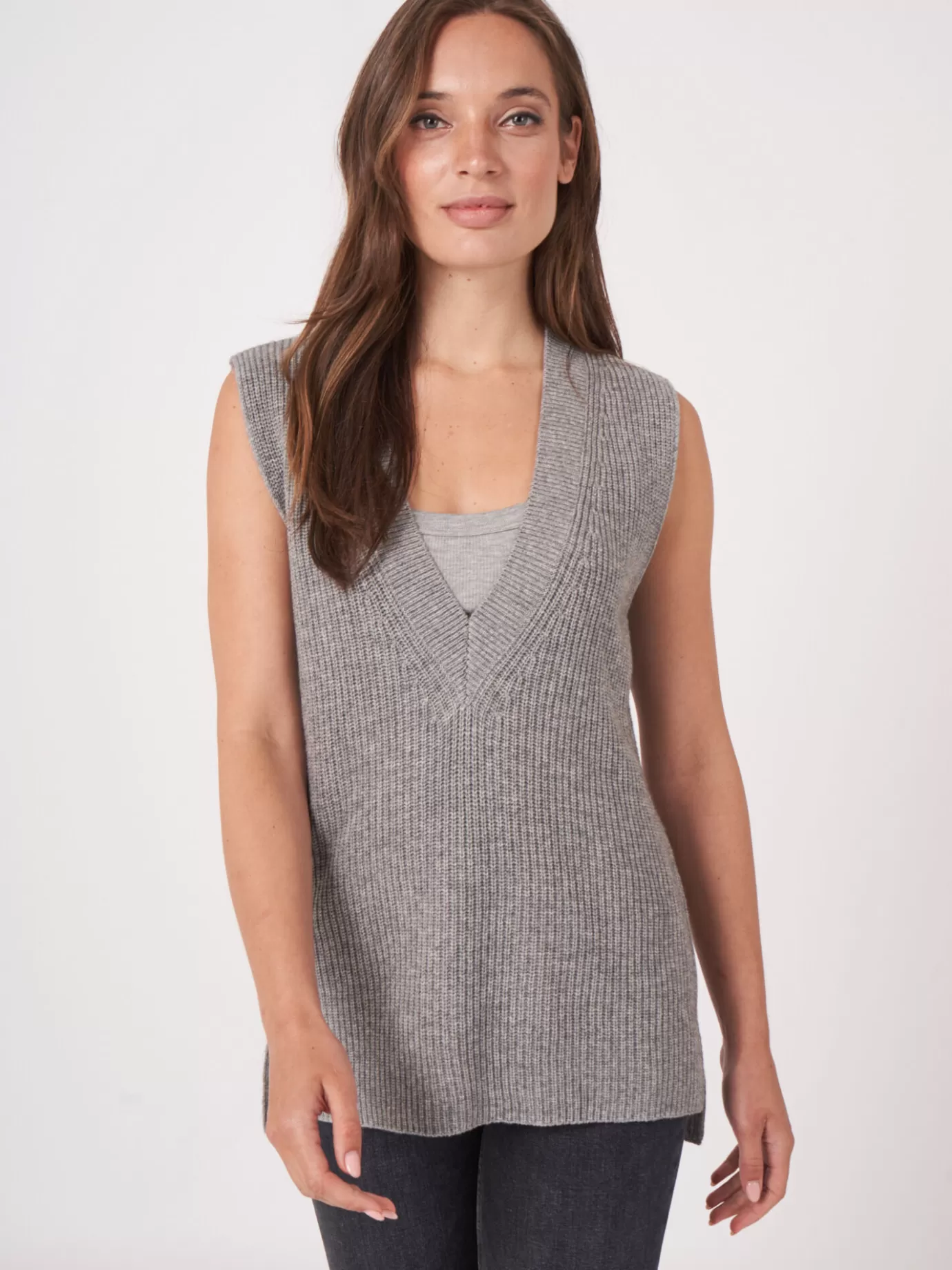 REPEAT cashmere Truien<Mouwloze Trui Met Diepe V-Hals Lichtgrijs