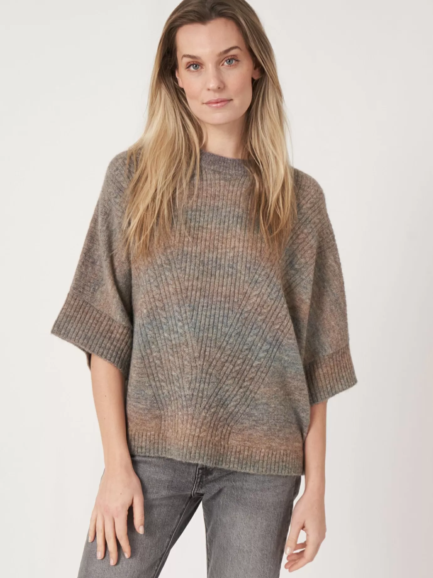 REPEAT cashmere Truien<Space Dye Poncho Van Italiaanse Wol-Mix Med. Grijs