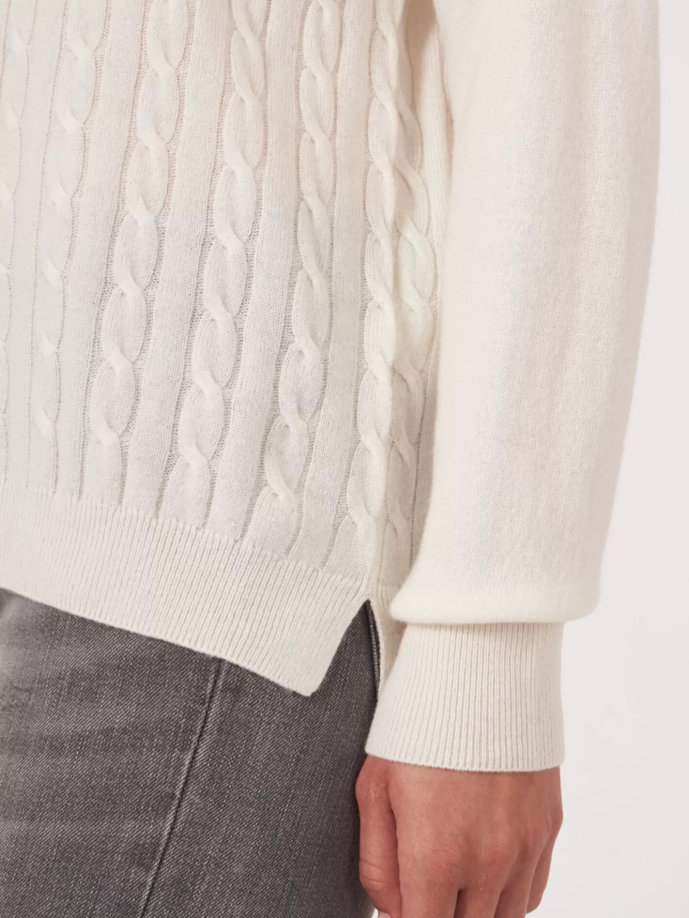 REPEAT cashmere Truien<Trui In Fijn Kabelpatroon Met Opstaande Kraag En Trekkoord Room