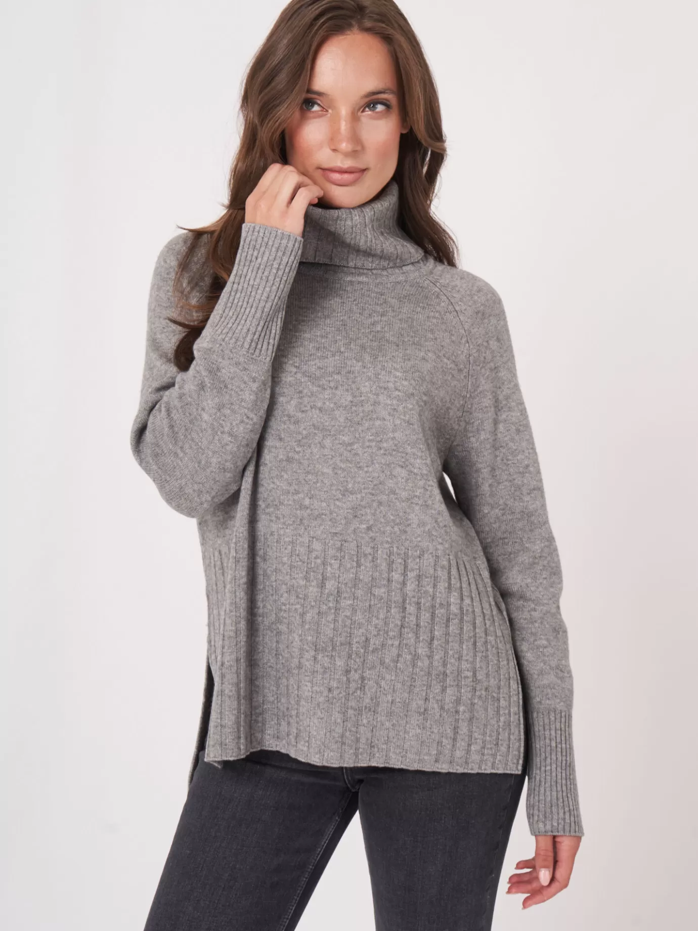 REPEAT cashmere Truien<Trui Met Brede Geribde Rolkraag Lichtgrijs