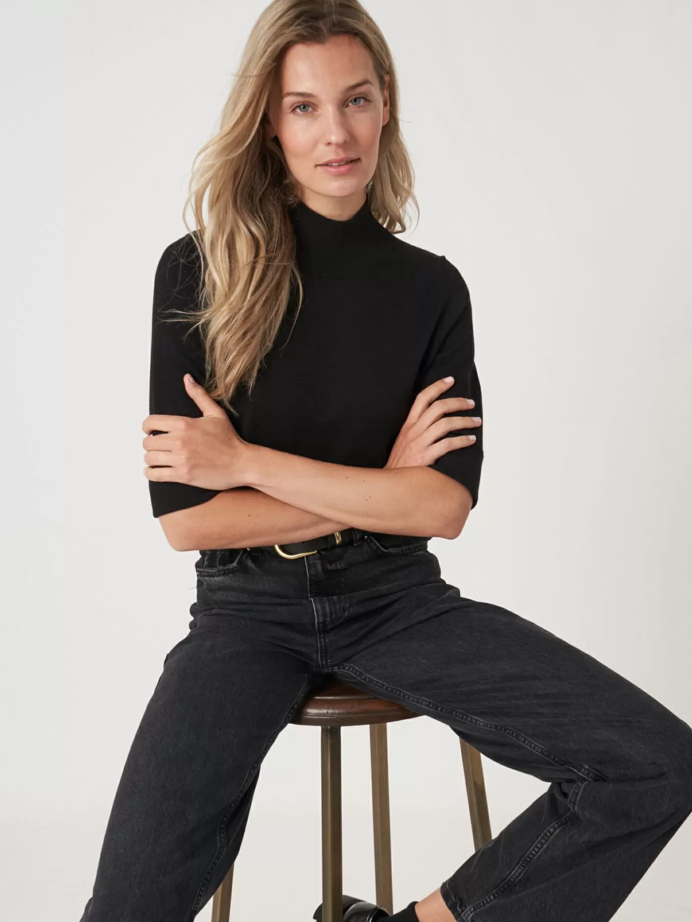 REPEAT cashmere Truien Trui Met Korte Mouwen En Opstaande Kraag Van Katoen Mix Zwart Duurzame Stijl