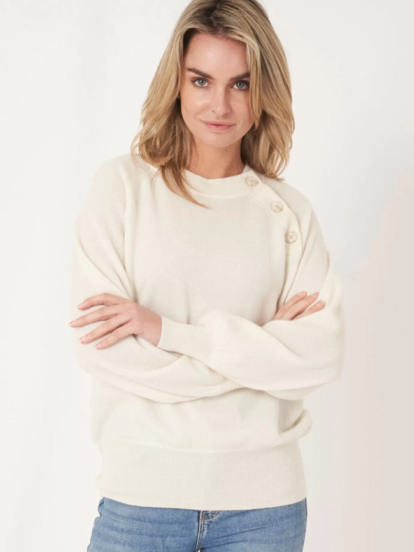 REPEAT cashmere Truien<Trui Met Pofmouw En Ronde Hals Met Knoopsluiting Room