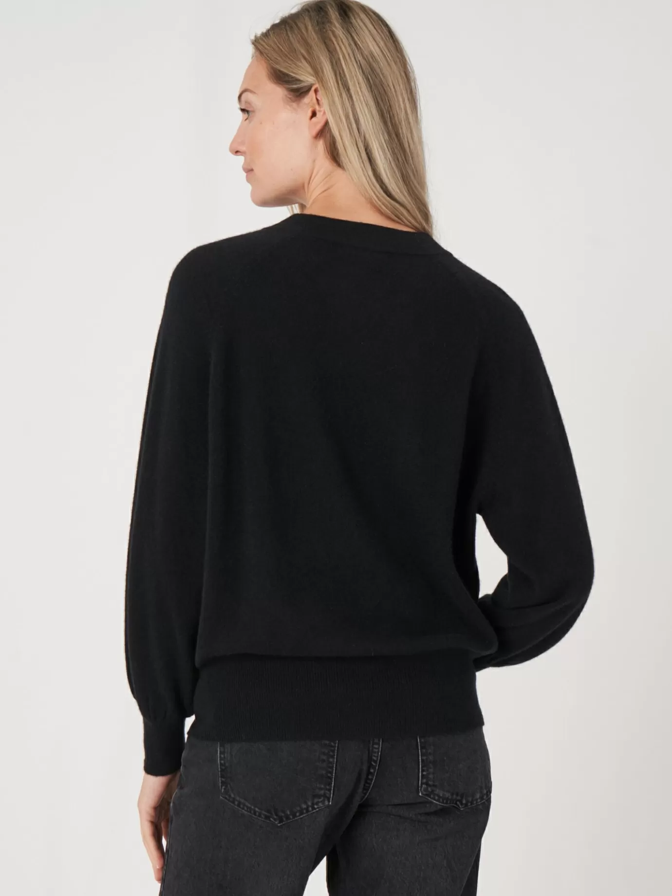 REPEAT cashmere Truien<Trui Met Pofmouw En Ronde Hals Met Knoopsluiting Zwart