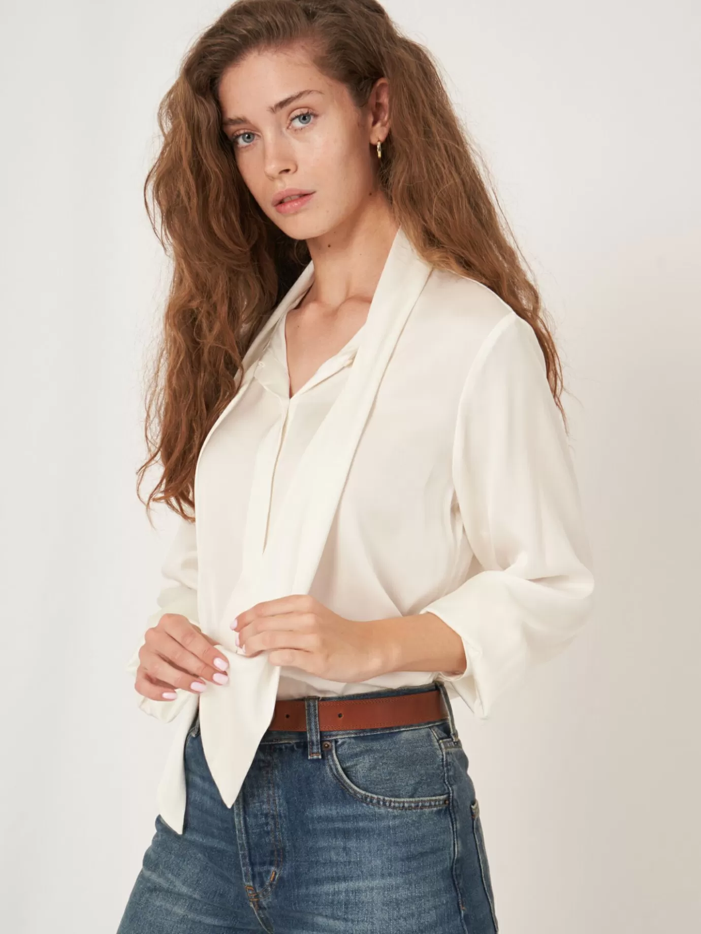 REPEAT cashmere Blouses<Zijden Blouse Met Strikhals Room