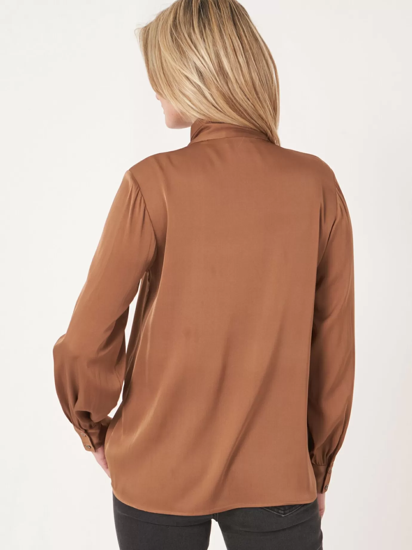 REPEAT cashmere Blouses<Zijden Blouse Met Strikhals Hazel